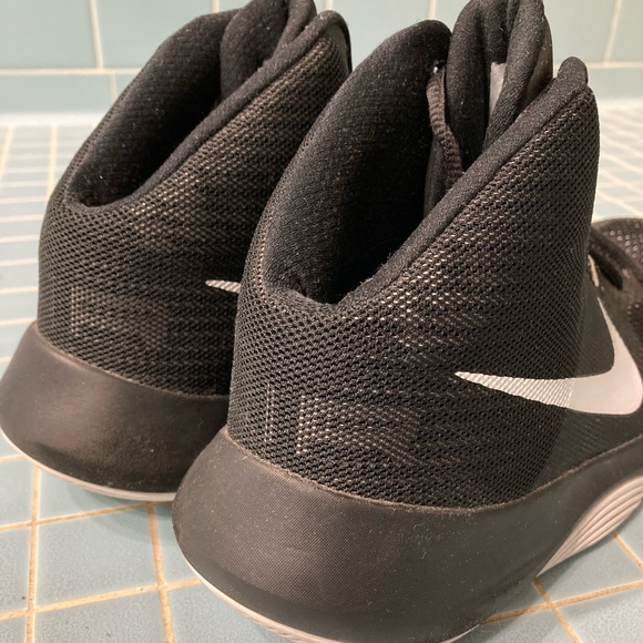Women’s Nike Air Precision basketball. Size: 8.5 - Picture 5 of 7